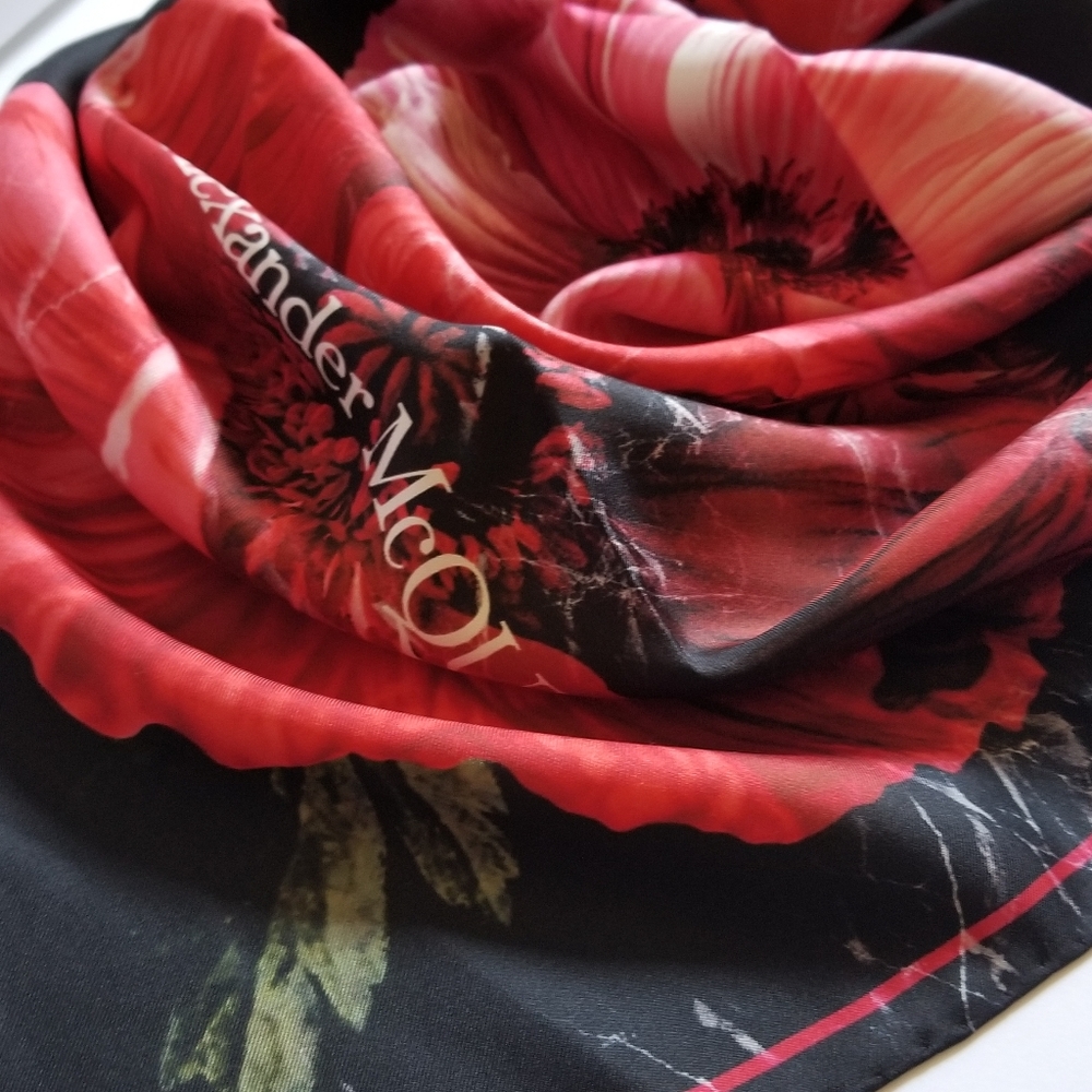 Alexander McQueen Poppy Floral Silk Square Scarf Black Red - Picture 4 of 5